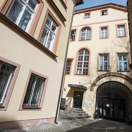 Opitzuv Dum Hotell *