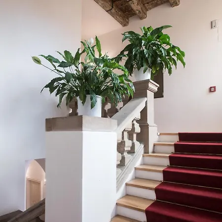 Opitzuv Dum Hotel *